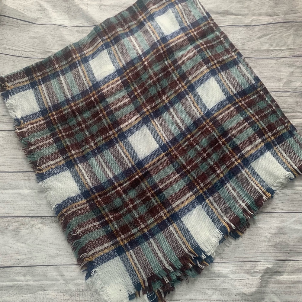 Blanket Scarf with detailed stripe pattern